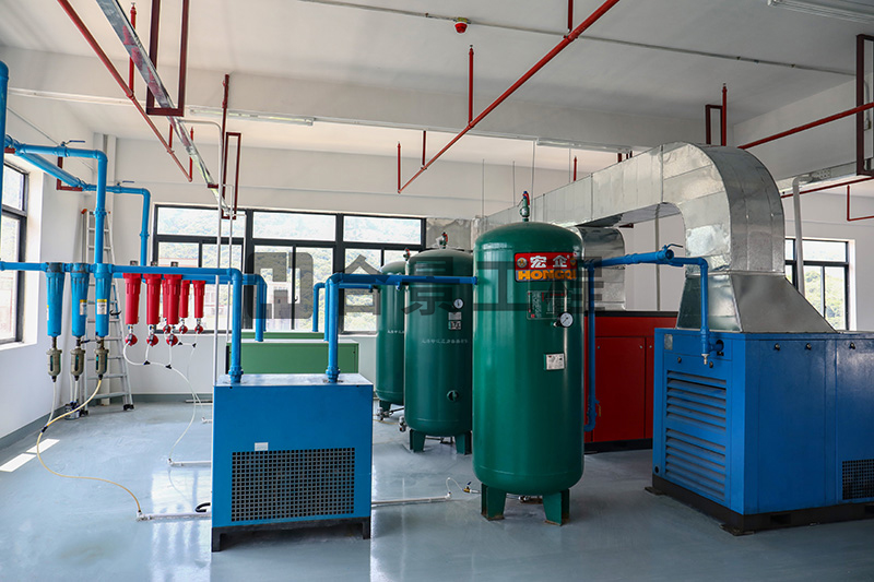 東莞盈灃科技有限公司工程緊鑼密鼓施工中，為迎接竣工全力奮戰！